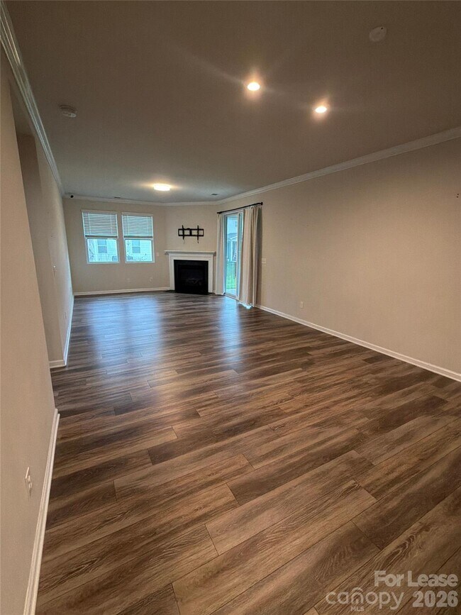 Building Photo - 1008 Fairbrae Ln