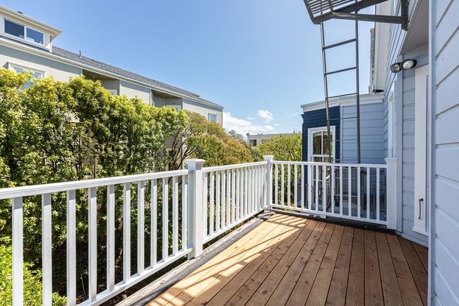 Building Photo - HUGE 5+BR/4.5BA Four Story Presidio Hts./ Laurel Village Home! Garage! Flat Yard!  PROGRESSIVE