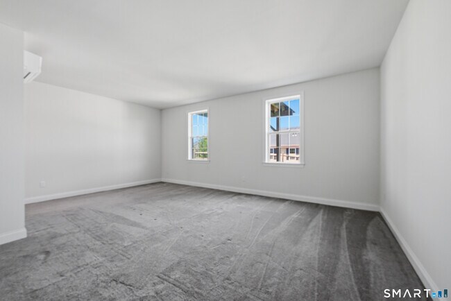 Building Photo - 15 Moorland Dr