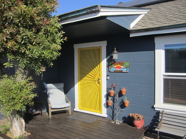 Building Photo - Furnished 2 Bed 1.5 Bathroom in Cayucos!