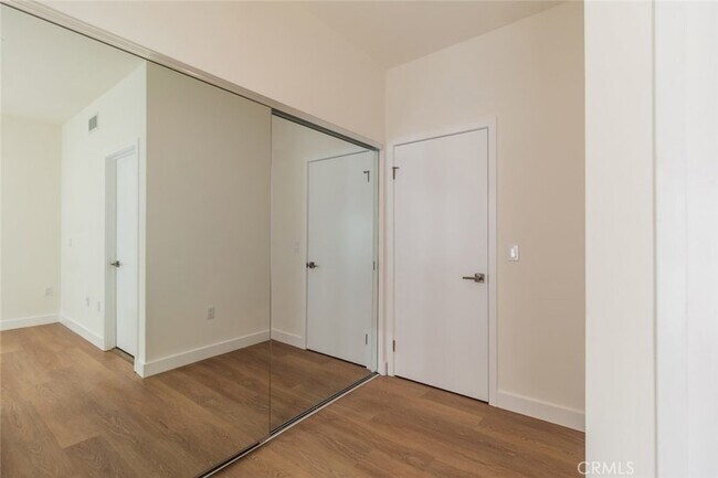 Building Photo - 1212 Viola Ave