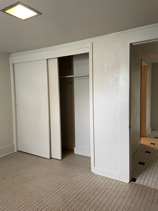 Building Photo - 4 Bed 2 Bath Old Town Fort Collins Home on Corner Lot