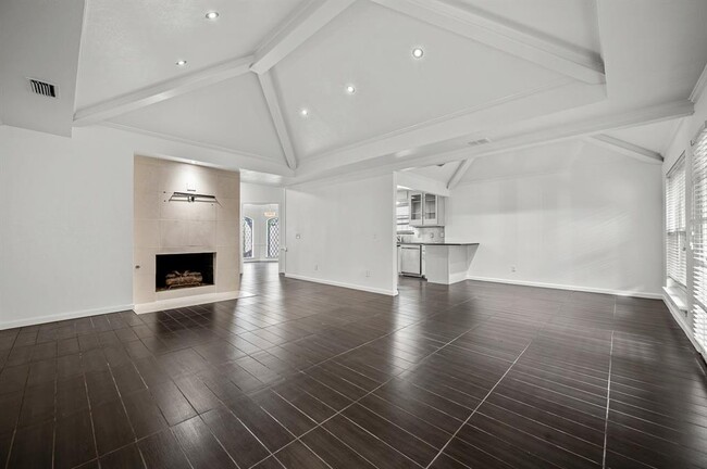 Building Photo - 9127 Valley Chapel Ln