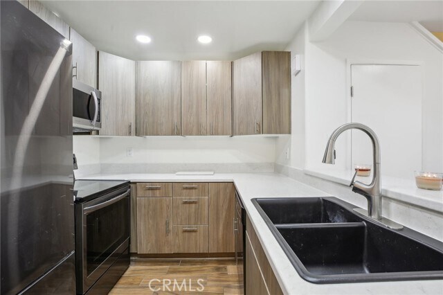 Building Photo - 25761 Le Parc