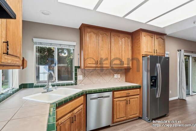 Building Photo - 3082 Rodeo Ln