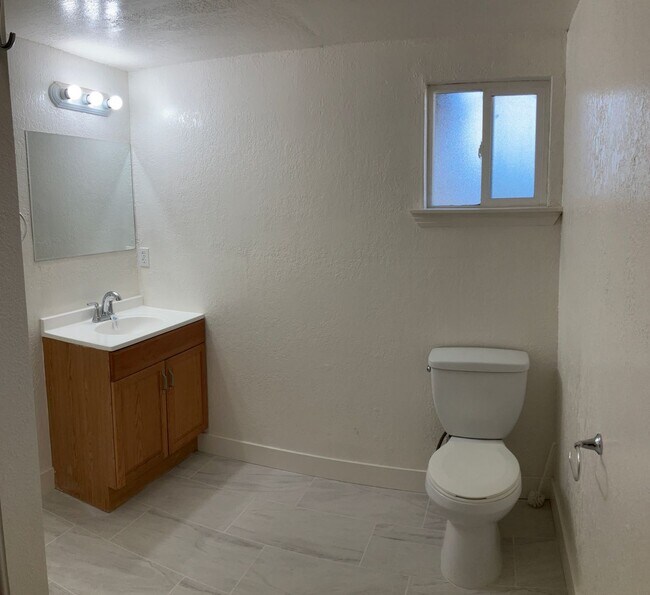 Building Photo - 1351 Leonard Ave