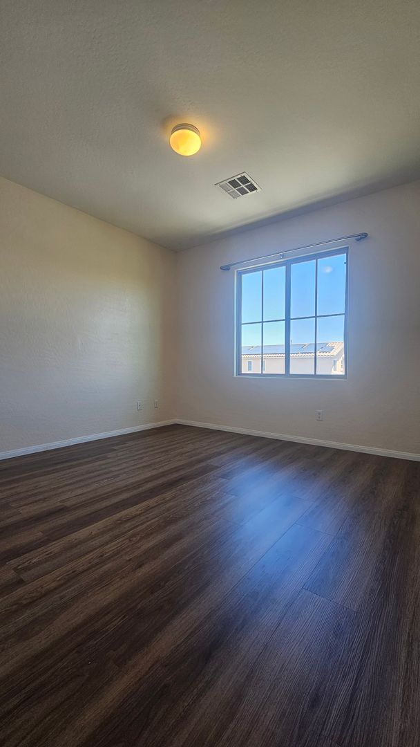 Building Photo - Spacious 4 Bedroom Home with Open Layout & Stunning Backyard