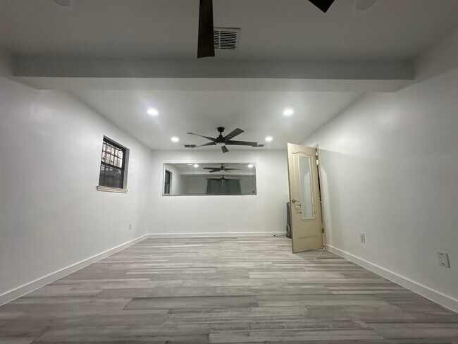 Building Photo - 2504 Bismark St