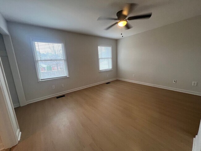 Building Photo - 3 Bedroom 2 Bathroom. Single Level Home.