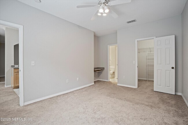 Building Photo - 7800 Point Meadows Dr