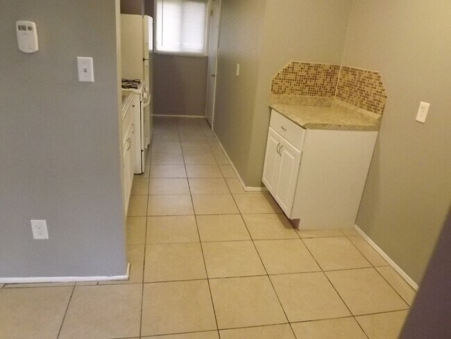 Building Photo - 46411 Jefferson Avenue, Unit 7