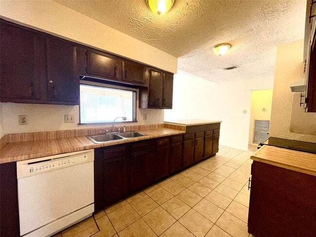 Building Photo - 4502 Mossygate Dr