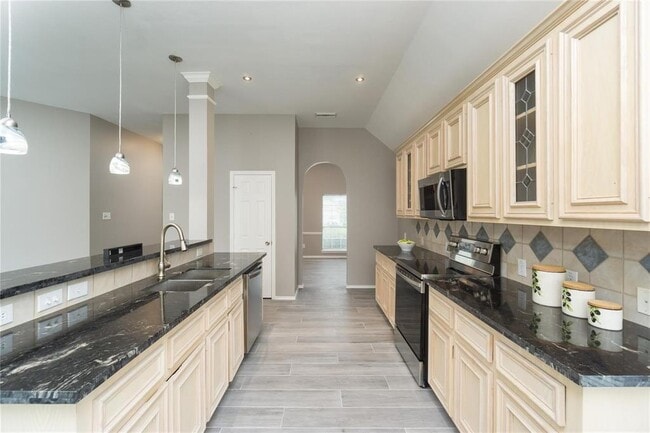 Building Photo - 3622 Englewood Dr