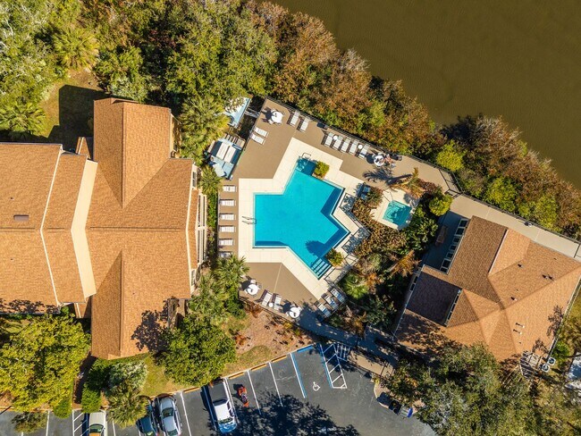 Building Photo - 2 Bedroom Nestled Away in the Heart of Daytona