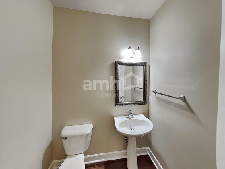 Building Photo - 2042 Keene Cir