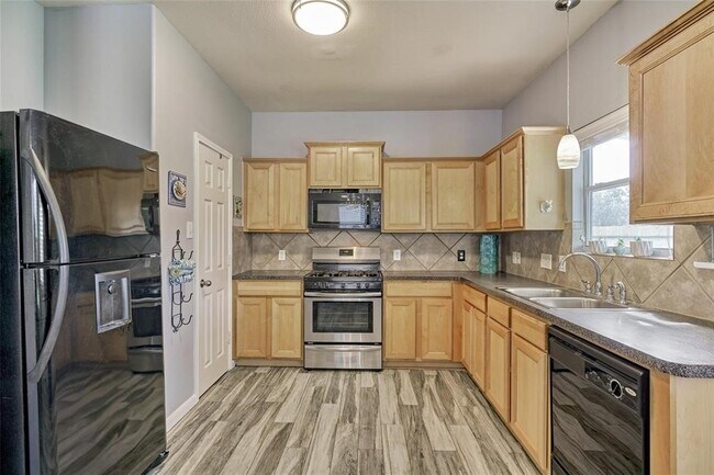 Building Photo - 21519 Falvel Sunrise Ct