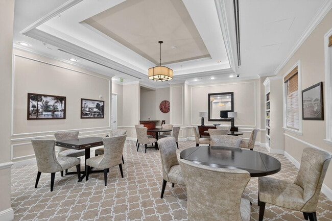 Building Photo - 403 S Sapodilla Ave