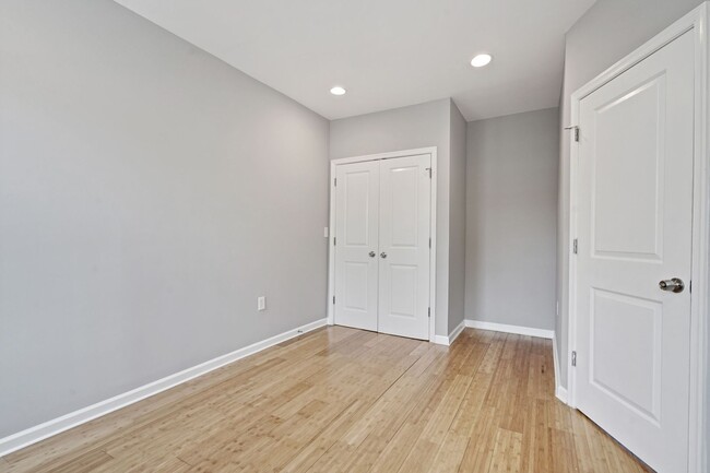 Building Photo - Recently Renovated Row House - H St Corrid...