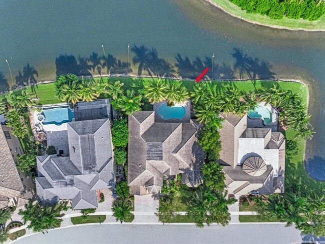 Building Photo - 10513 Versailles Blvd