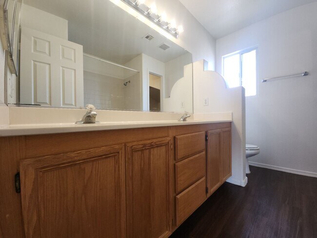 Building Photo - Two story in well established Las Vegas neighborhood