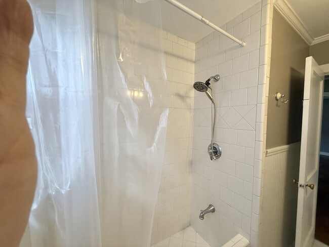 Building Photo - 405 Henderson St