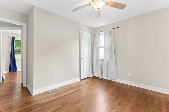 Building Photo - Renovated Bayview Beach Home!