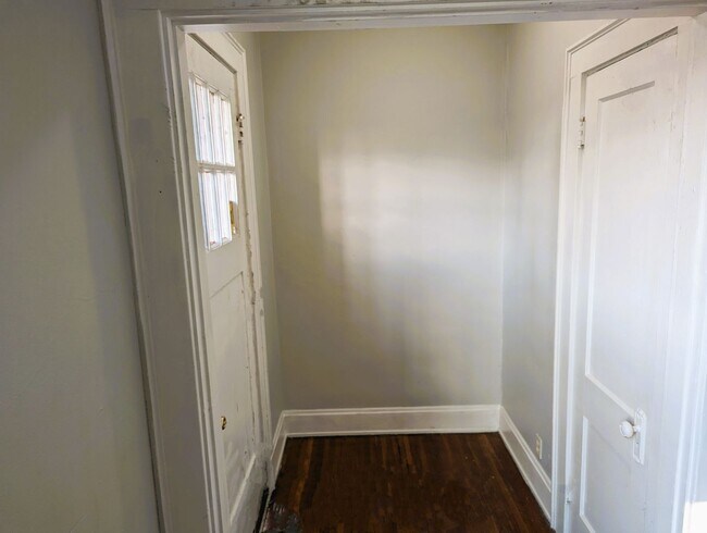 Building Photo - 4226 W 8th St