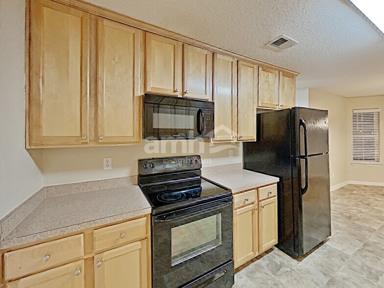 Building Photo - 466 Camella Cir