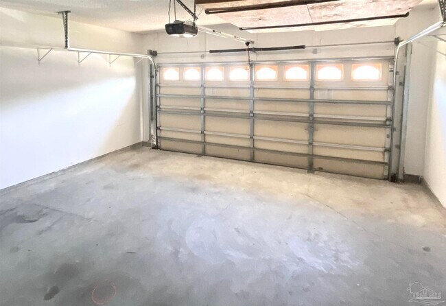 Building Photo - 6425 Sarasota St