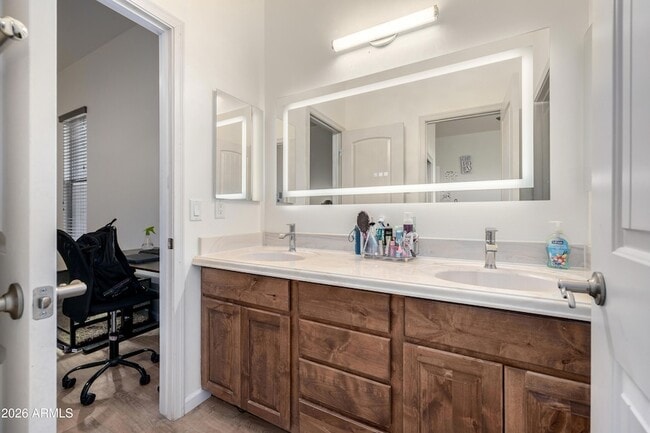 Building Photo - 1415 W Lavitt Ln