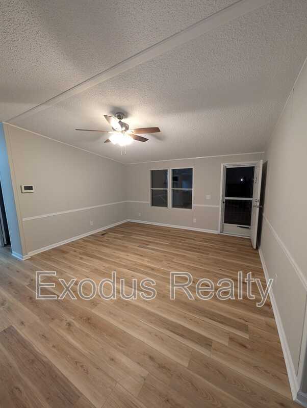 Building Photo - 715 Deer View