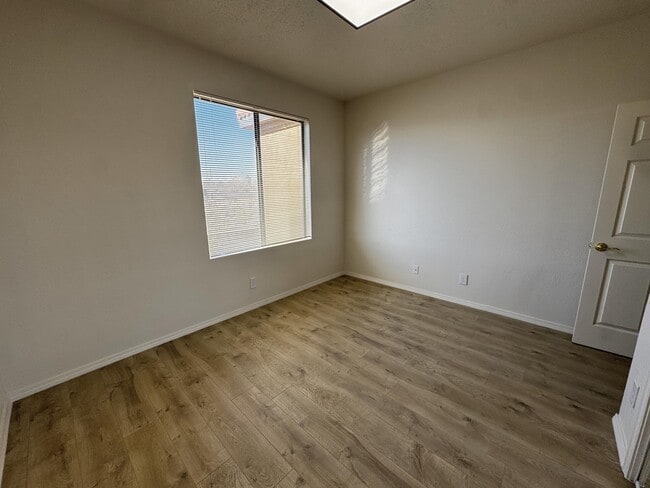 Building Photo - 1109 Meadowlark Way SE