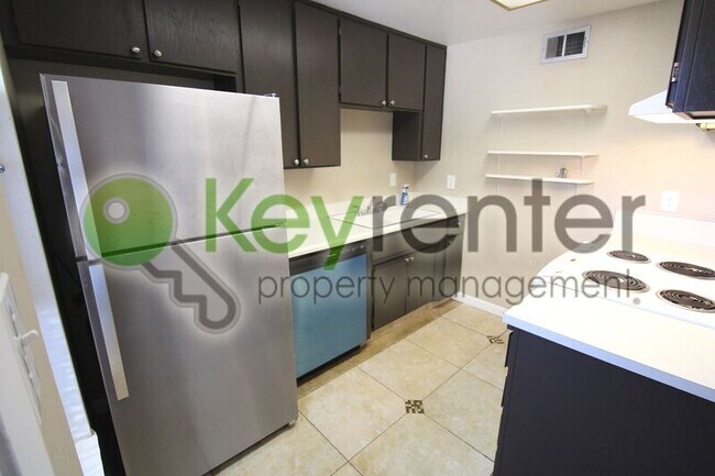 Building Photo - 5634 Clark Ave