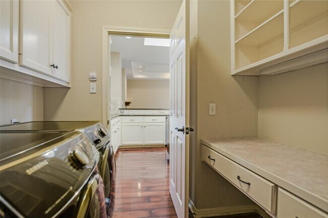 Building Photo - 6407 Johanne Ct