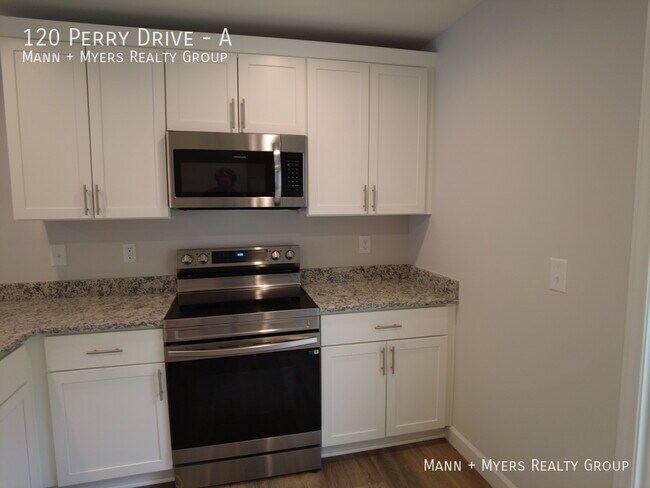 Building Photo - 120 Perry Dr