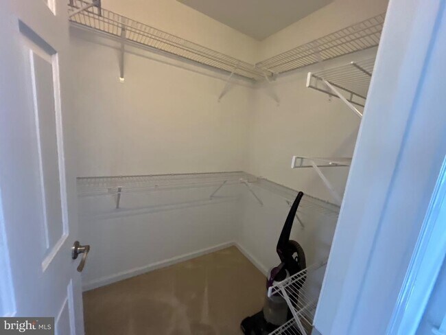 Building Photo - 2212 Historic Dr