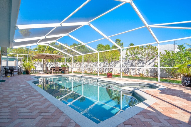 Building Photo - 3003 W Vina Del Mar Blvd