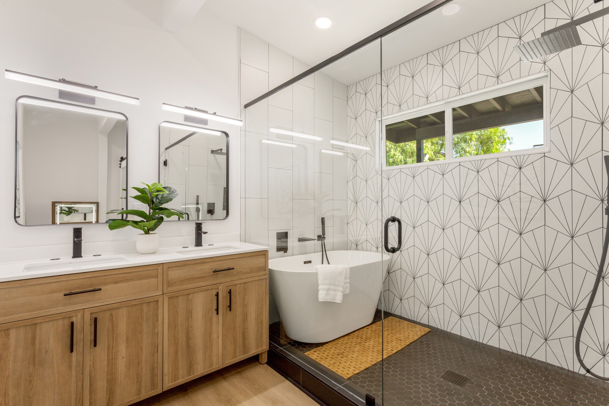 Building Photo - 820 Iris Ave