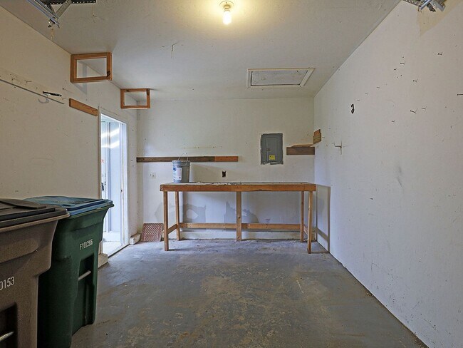 Building Photo - Duplex Cape Coral 3723
