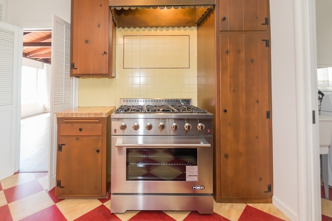 Building Photo - Fully Remodeled Ranch Home with Panoramic ...