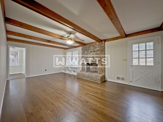 Building Photo - Charming & Spacious 3-Bed Home in City of Hoover