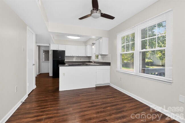 Building Photo - 4307 Saxonbury Way