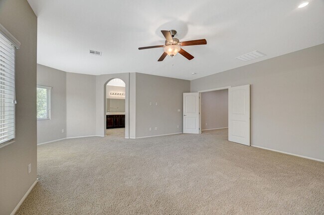 Building Photo - Beautiful DR Horton Home in Centennial Hil...
