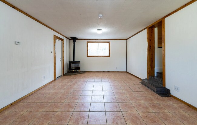 Building Photo - Large Beautiful Home