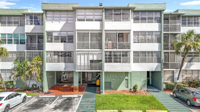 Building Photo - 2741 Taft St