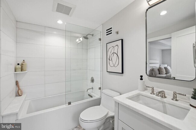 Building Photo - 3418 Reservoir Rd NW