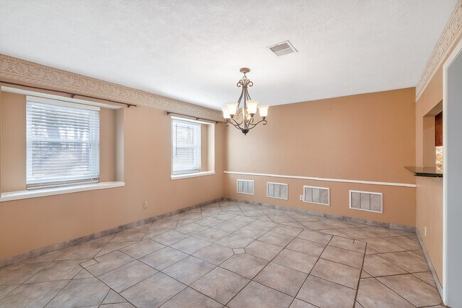 Building Photo - 127 Sagewood Dr