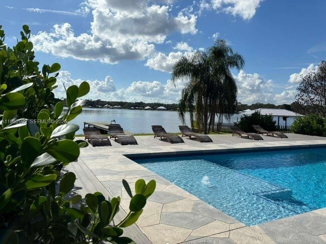 Building Photo - 3116 Tanglewylde Ave