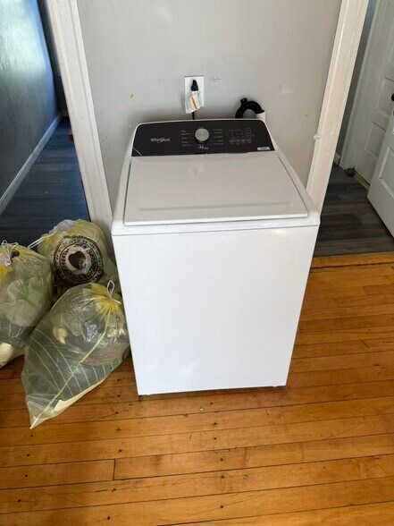 Building Photo - 84 Florence St