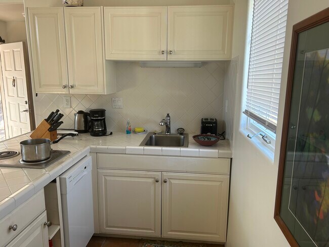 Building Photo - 942 Paseo del Sur